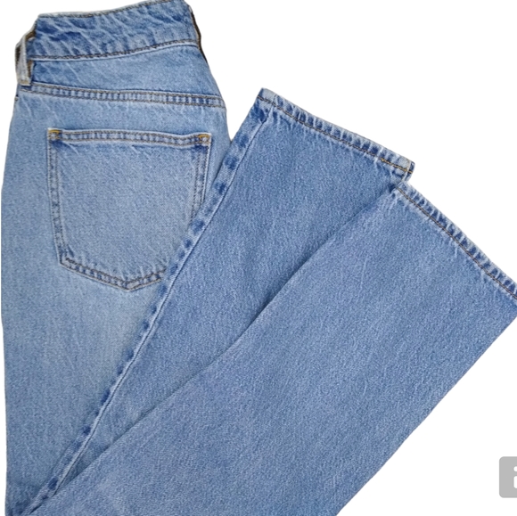 High waisted PacSun Women's size 4 (26) Mom Jeans cropped loose fit petite - Picture 4 of 7